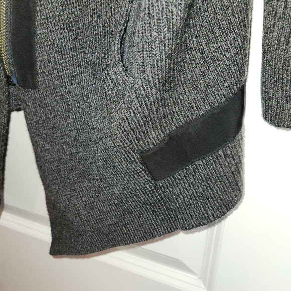 Athleta Sentinel Cardigan Sweater Size M Zip Extra Fine Merino Wool Blend Warm - Picture 3 of 11